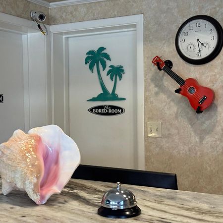Hole Inn The Wall Hotel - Fort Walton Beach - Sunset Plaza - Nearby Beaches & Hurlburt Экстерьер фото