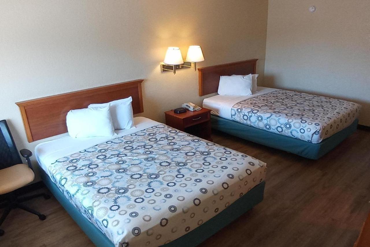 Hole Inn The Wall Hotel - Fort Walton Beach - Sunset Plaza - Nearby Beaches & Hurlburt Экстерьер фото